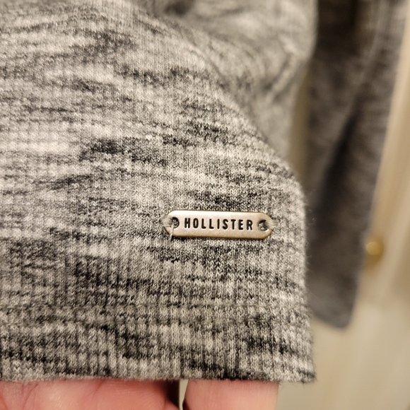 Hollister long sleeve - Picture 3 of 4